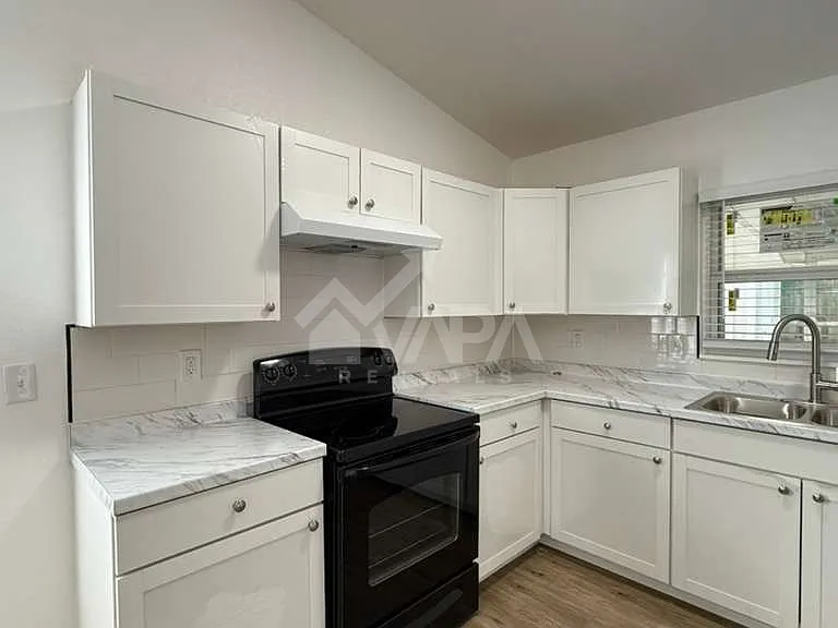 7729 Narrow Pass Dr — Photo 3