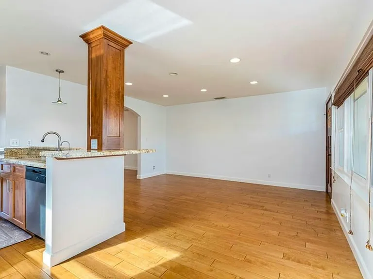 4759 Hackett Ave — Photo 16