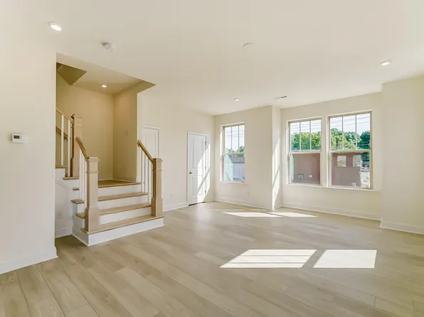 2907 W Trade St, Charlotte, NC 28208