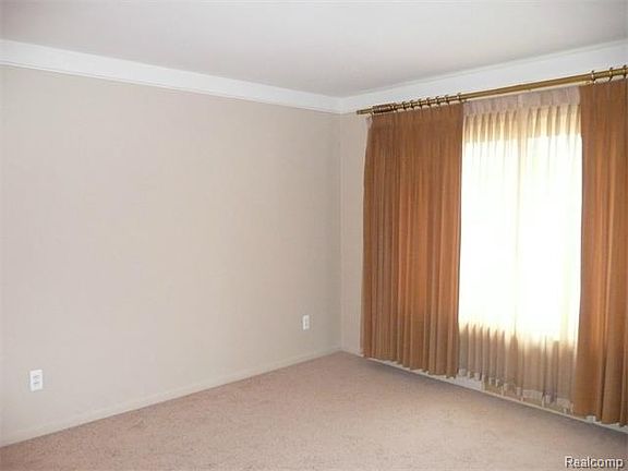 2nd image of 32941 Rosslyn Ave