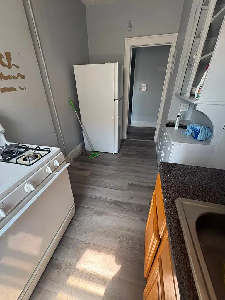 3 bed, 1.0 bath, $2,750 — Photo 4