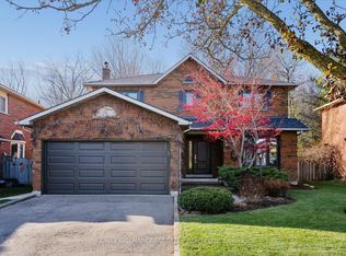 32 Forest Heights St, Whitby, ON L1R 1T5