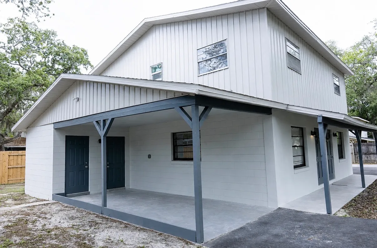 2 bed, 1.5 bath, 1098 sqft, $1,895 — Photo 2