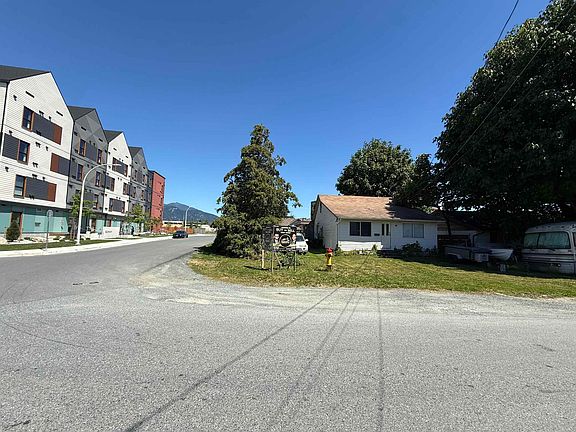 3rd image of 45871 Rowat Ave