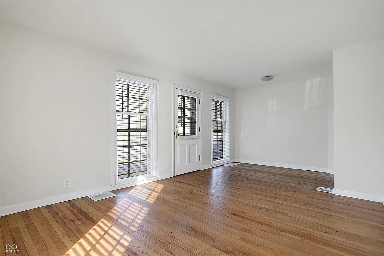 231 S Emerson Ave — Photo 2