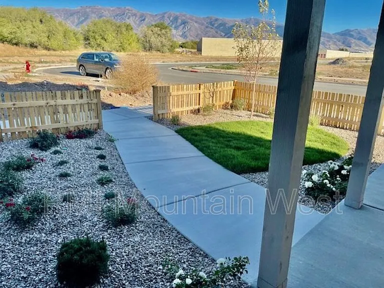 1386 N Copper Sky Dr — Photo 2
