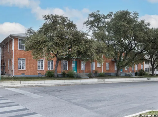 Building Photo - 553 Club Dr #3