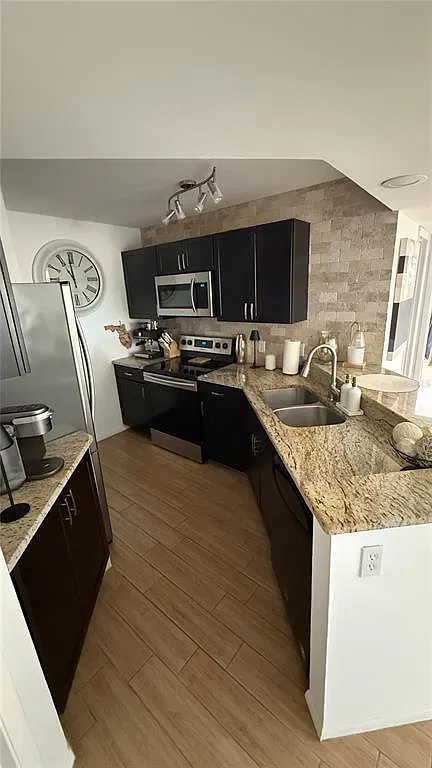 2 bed, 1.0 bath, 780 sqft, $2,200 — Photo 4