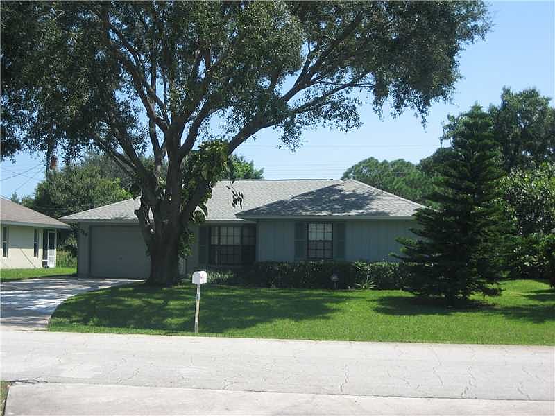 2nd image of 726 18th Ct