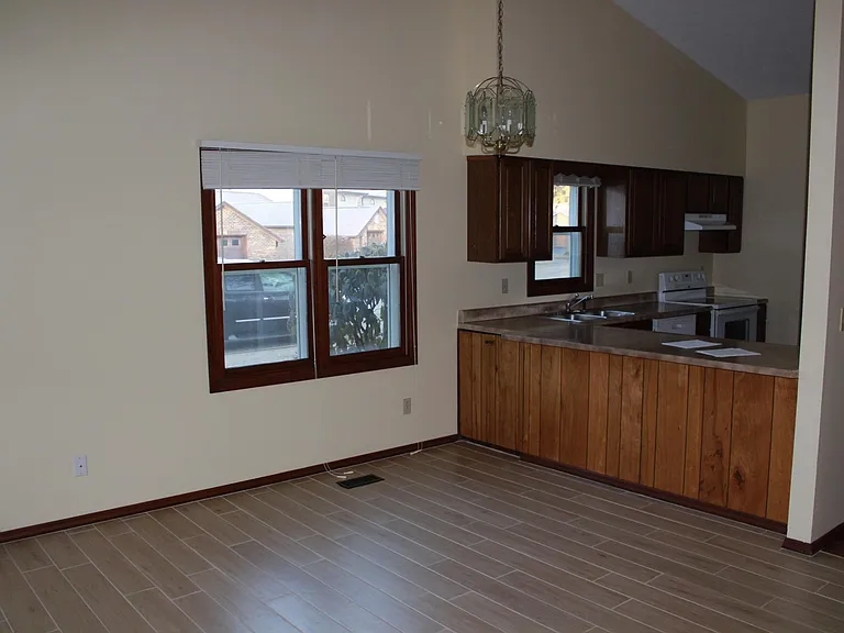 2699 S McCartney Ln — Photo 6