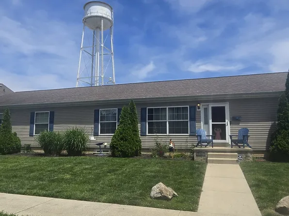 105 N Oak St, Villa Grove, IL 61956
