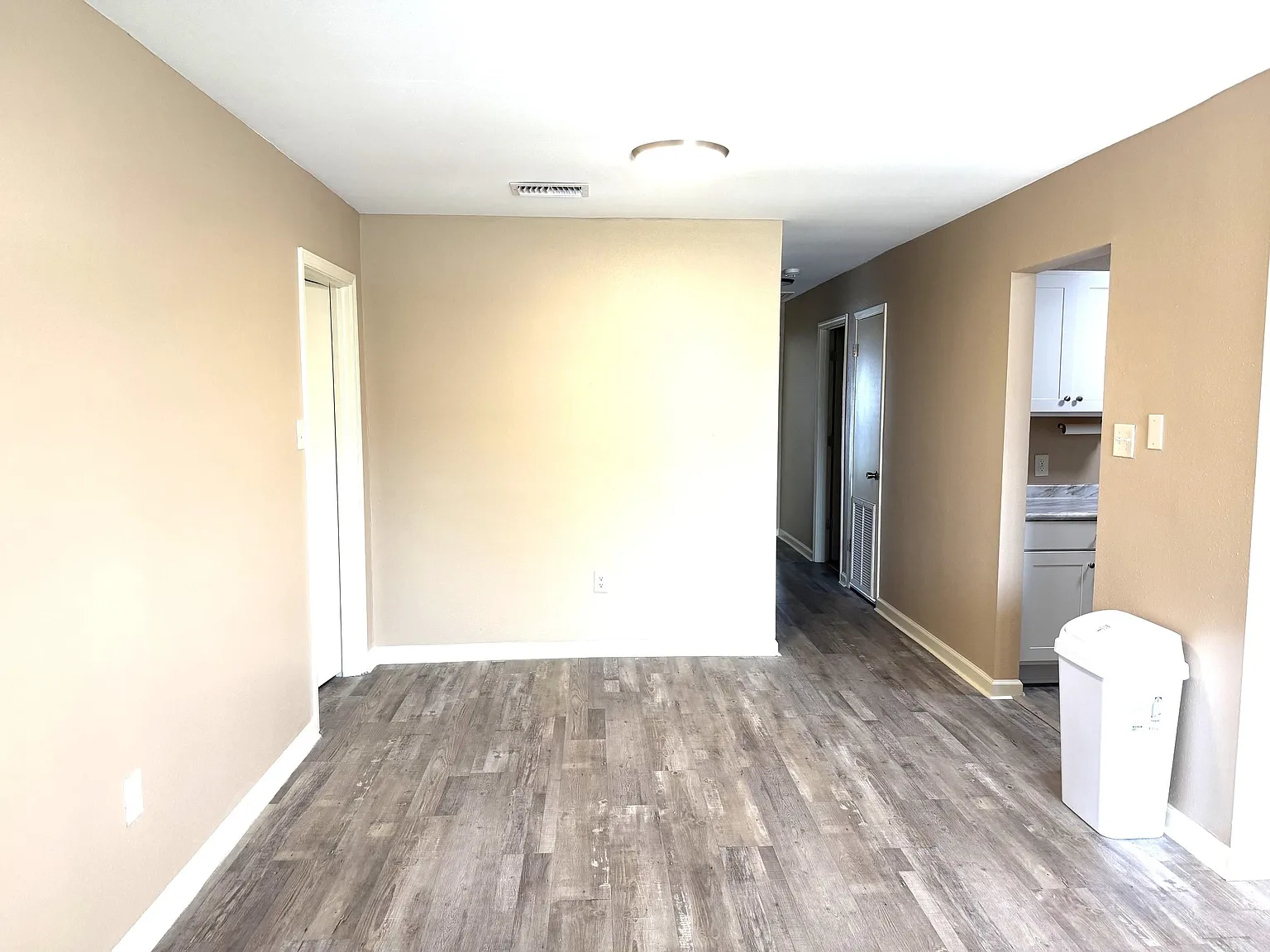 2 bed, 1000 sqft, $1,150 — Photo 4