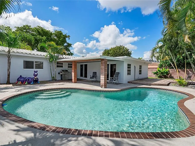 1949 Windward Dr — Photo 16