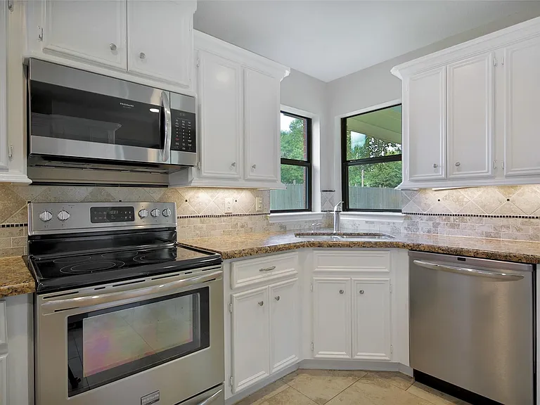 710 W Rollingwood — Photo 11
