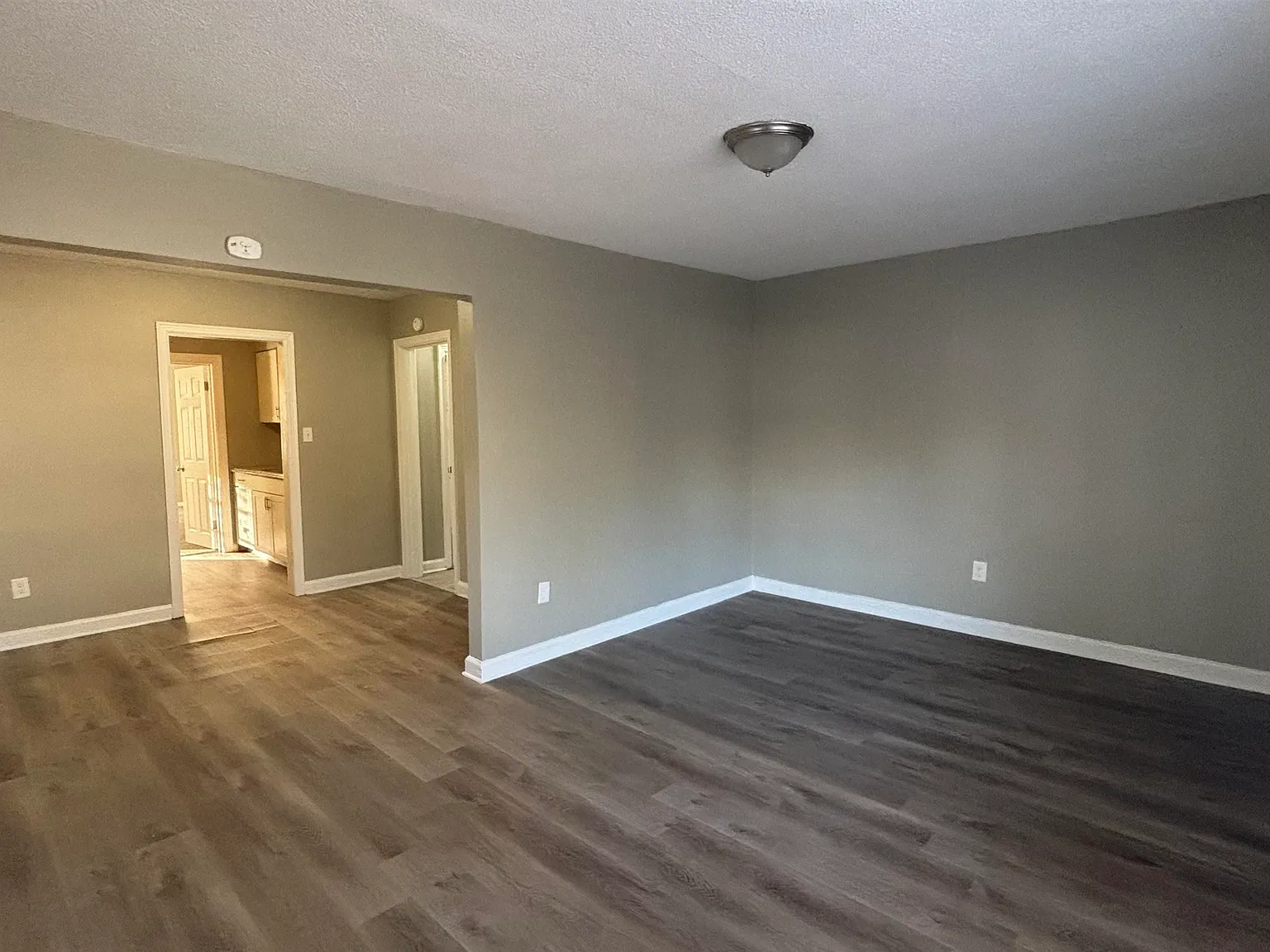 3 bed, 2.0 bath, 1276 sqft, $1,350 — Photo 3
