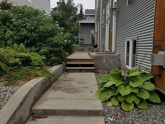 2nd image of 617 N St APT B