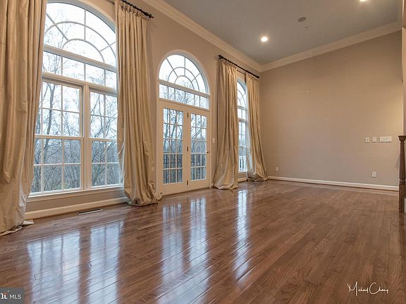 5th image of 105 Oak Knoll Ter