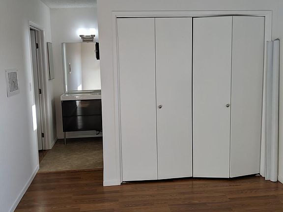 Bedroom Facing Vanity