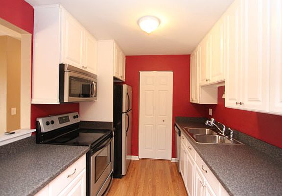 4th image of 800 N Lakeside Dr APT 3D