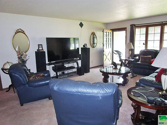 4th image of 60 W Clifton Ave