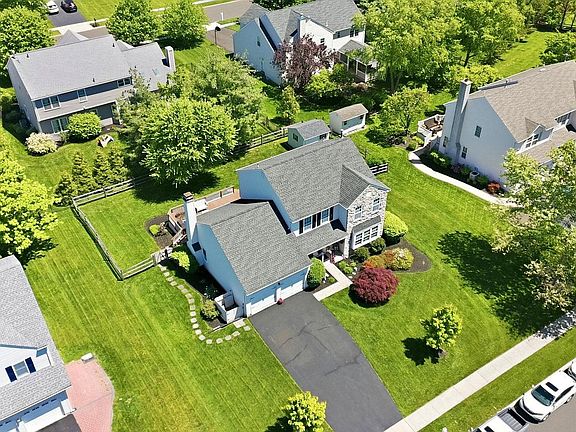 5th image of 117 Drake Ln