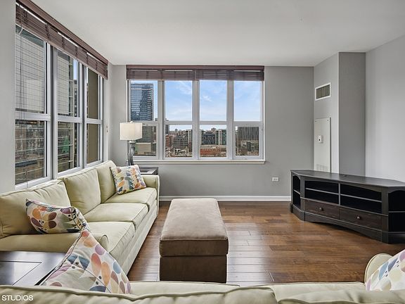 4th image of 125 S Jefferson St #1309