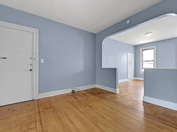 5th image of 23 Bentley Ave APT 3