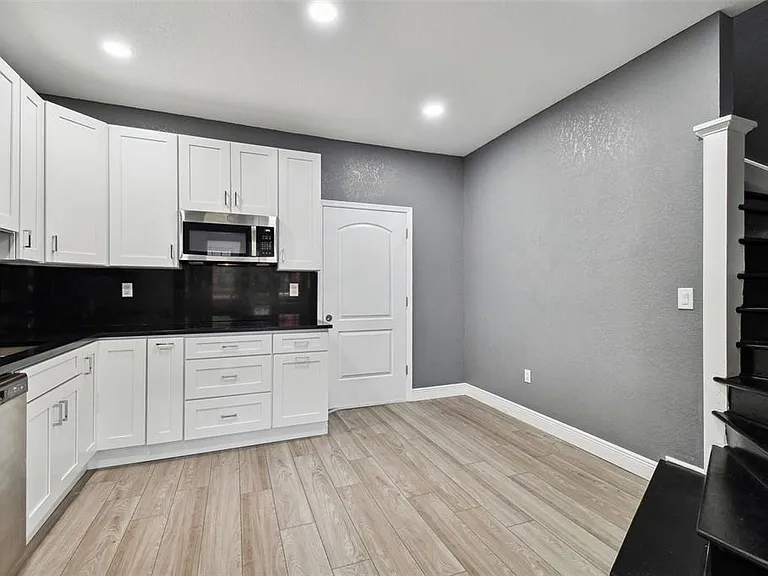 6810 N Navin Ave — Photo 13