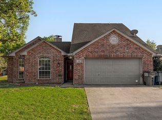 400 Buckskin Dr, Red Oak, TX 75154