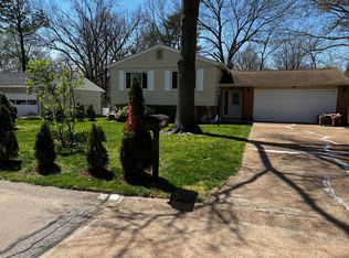 513 Ranch Dr, Ballwin, MO 63011