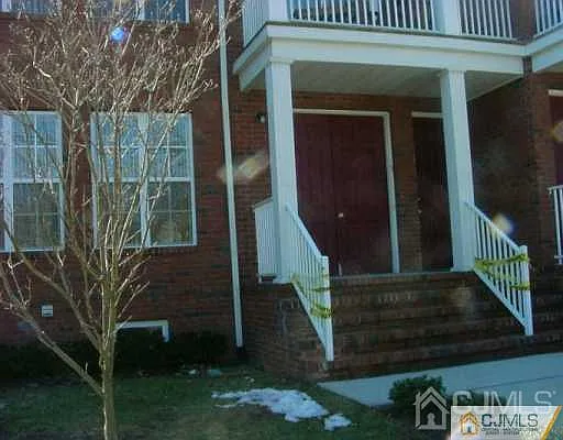 3 Park Sq — Photo 1