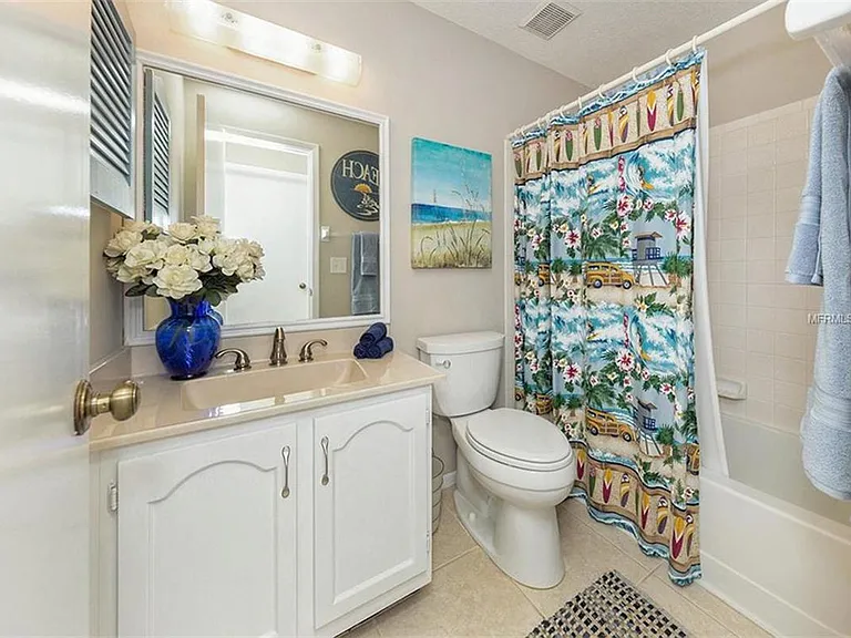 360 Three Lakes Ln #J — Photo 9