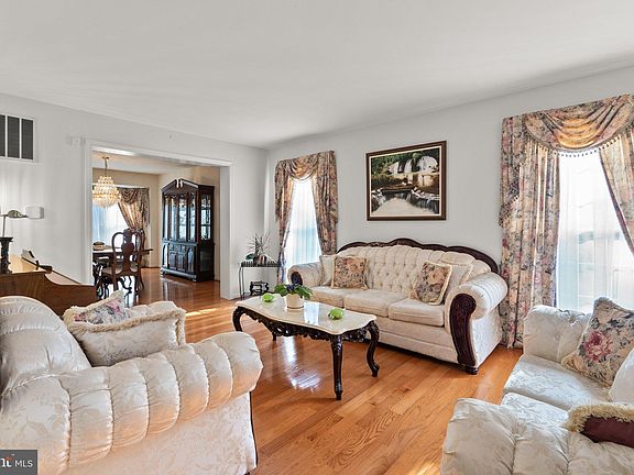 5th image of 7411 Lake Glen Dr