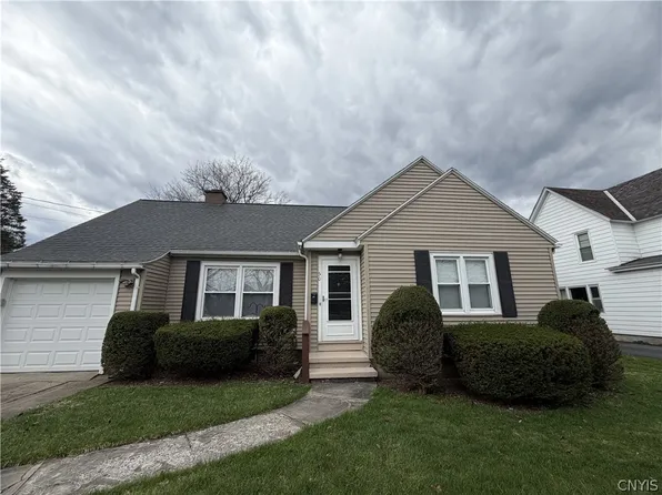 50 New Hartford St, New York Mills, NY 13417