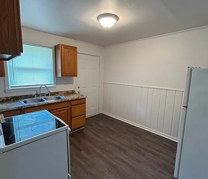 82 Harvey Pl — Photo 12