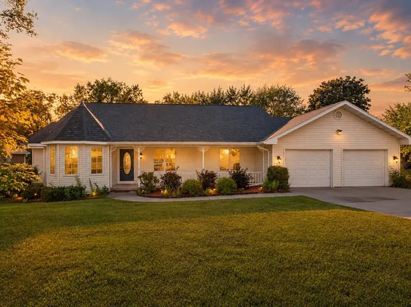 820 River St, Portage, WI 53901