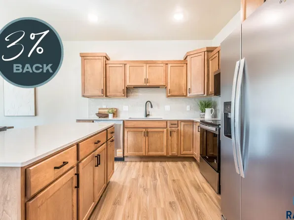 9207 W 43rd St, Sioux Falls, SD 57106