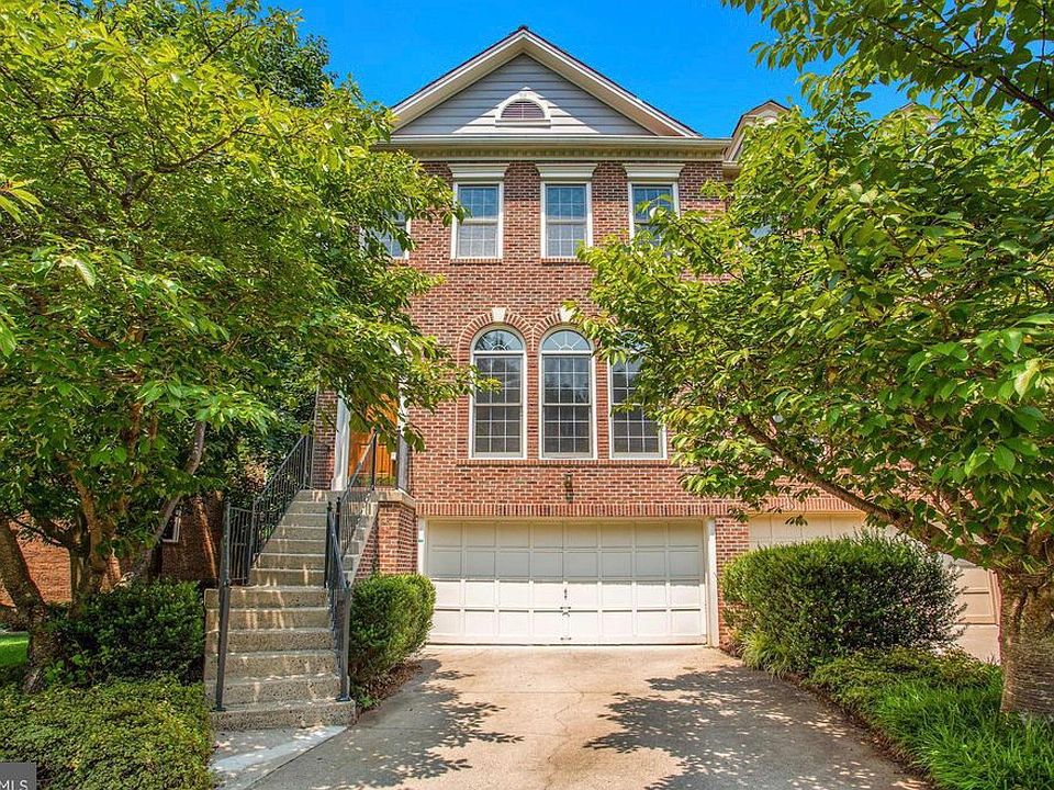 1st image of 10156 Castlewood Ln