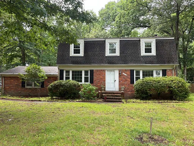 4701 Hermitage Rd — Photo 2