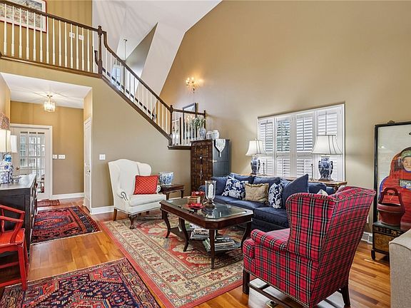 3rd image of 115 Haverford Cir