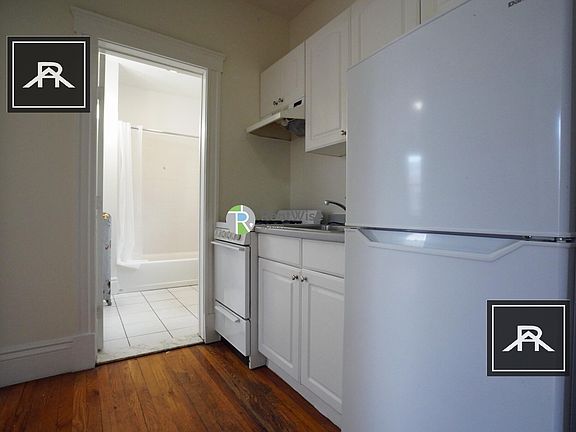 3rd image of 8 Camelot Ct #20