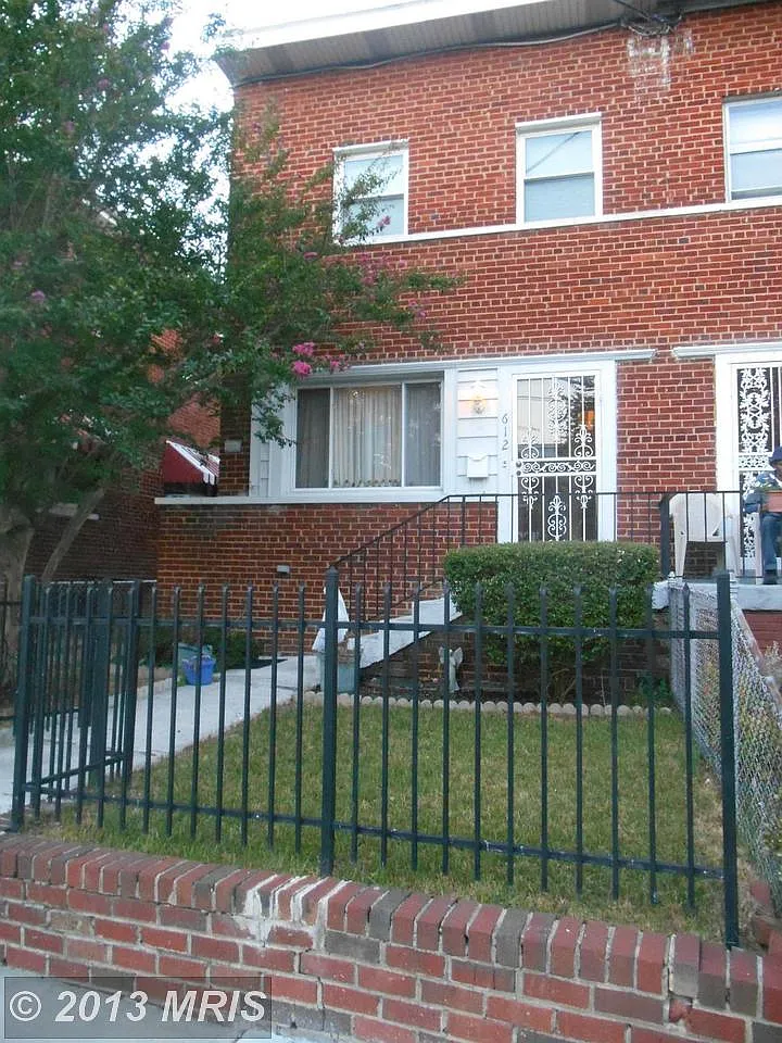 612 Galveston St SE photo 1