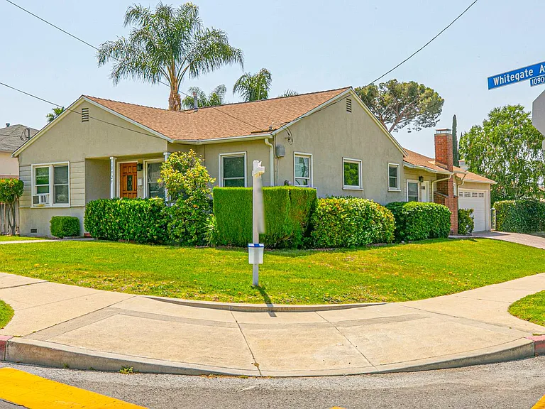 10929 Whitegate Ave — Photo 6