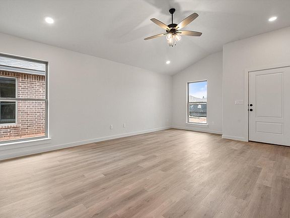 5th image of 2410 Aberdeen Ave