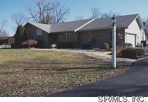 5th image of 60 Rebecca Dr