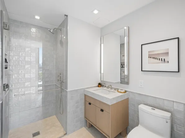 222 East Broadway 9A image 5 of 6