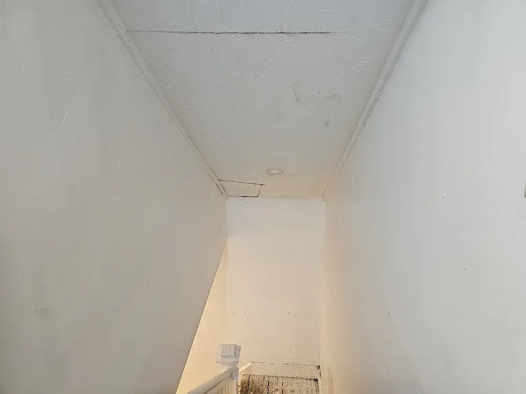 648 Division St — Photo 7