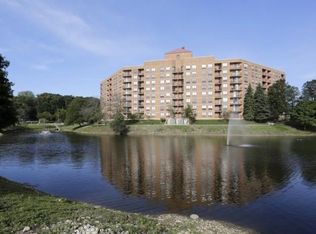 5800 E Lake Dr APT 613, Lisle, IL 60532