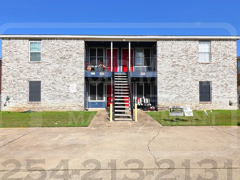 3402 Hereford Ln — Photo 1