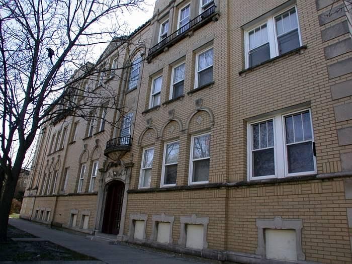 1st image of 3225 W Catalpa Ave #3